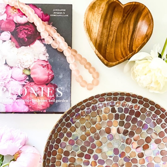 TLM MEDIUM HEART SHAPED HAND CARVED ACACIA WOOD BOWL - Picture 5 of 5